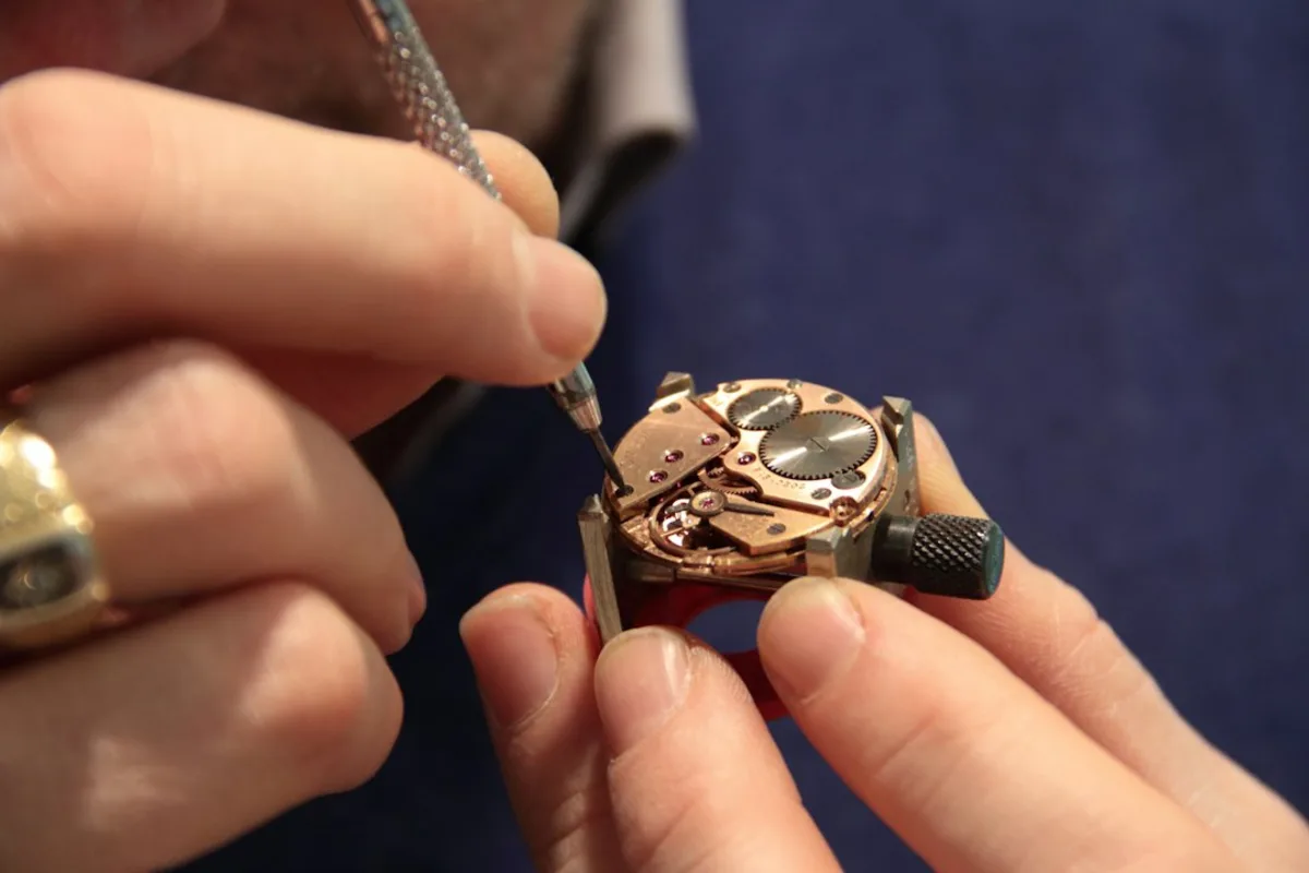 How to Wind and Set a Mechanical Watch Correctly