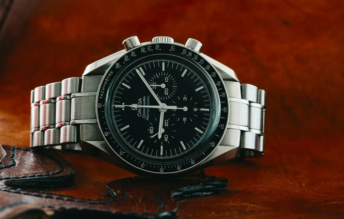 Omega Speedmaster Moonwatch Buying Guide: Hesalite or Sapphire?