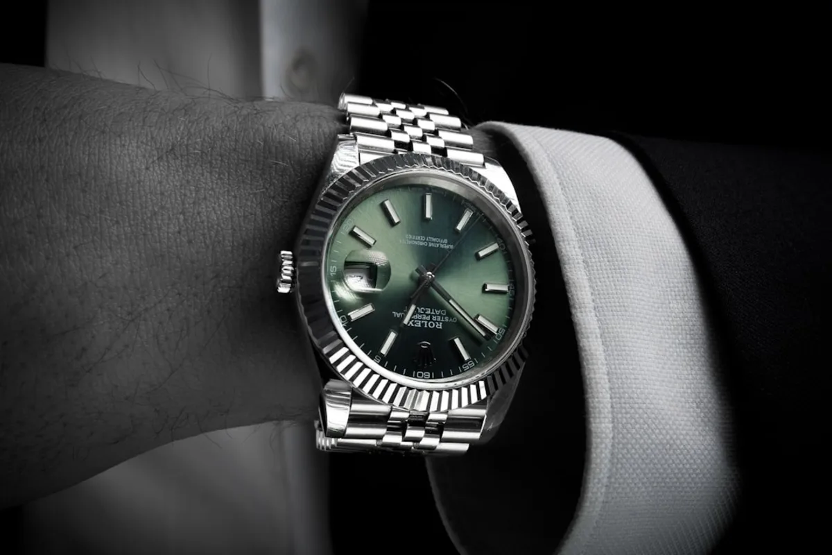 How to Clean a Watch and Bracelet Without Damaging It